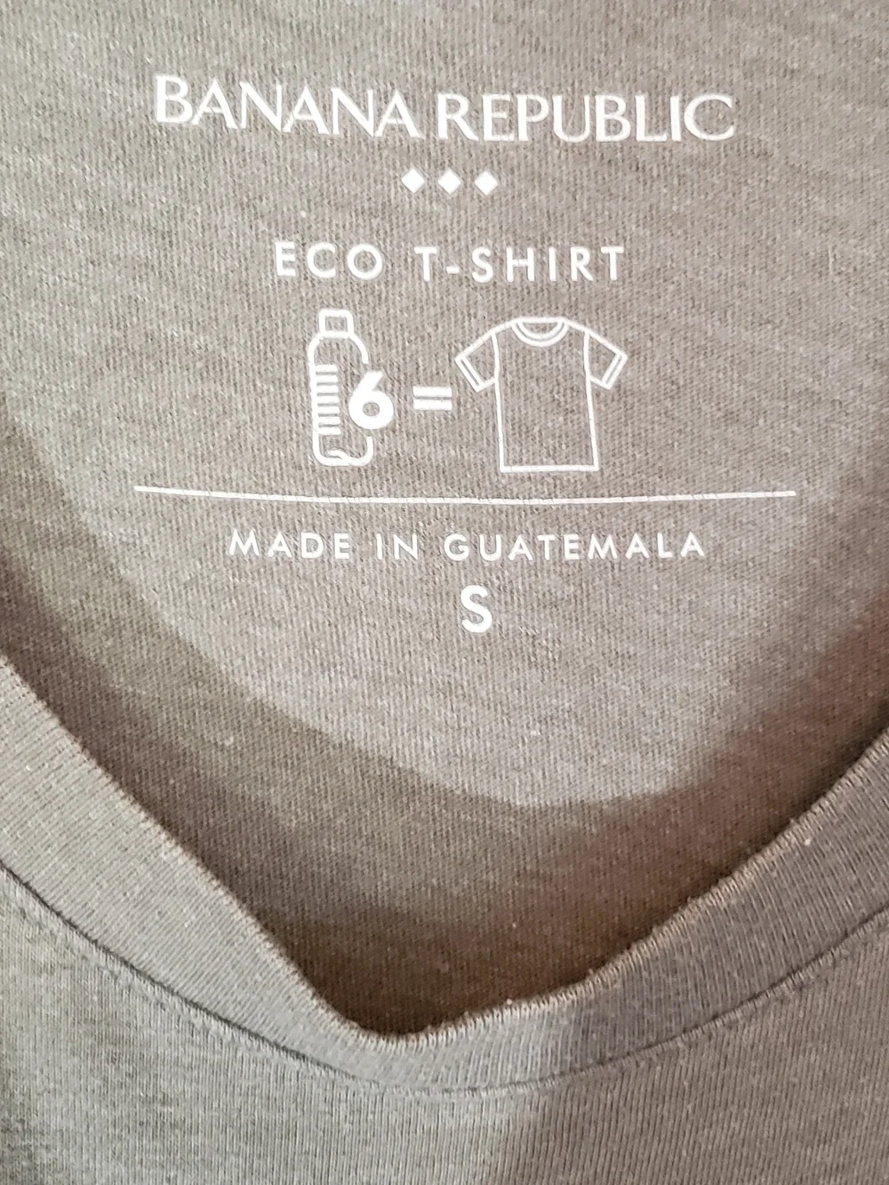 Banana Republic Olive Green Short-Sleeve Tee with Palm & Sunset Graphic. Small.